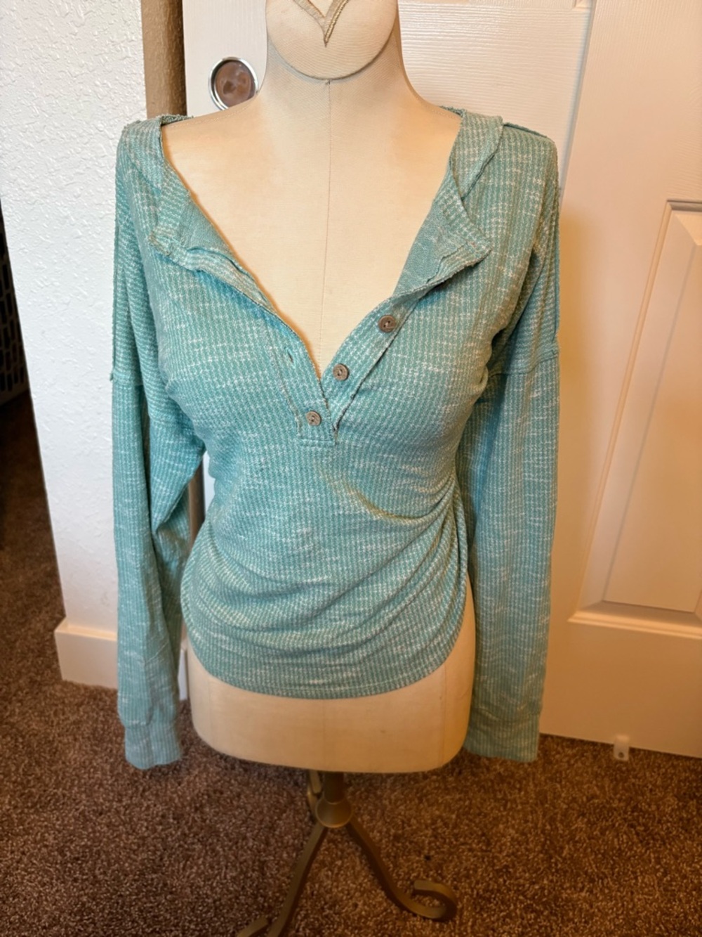Buckle Women's Teal Button-Front Henley Knit Top